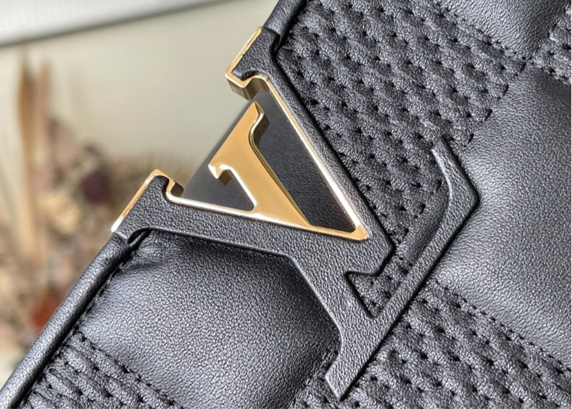 Louis Vuitton woman shoulder handbag